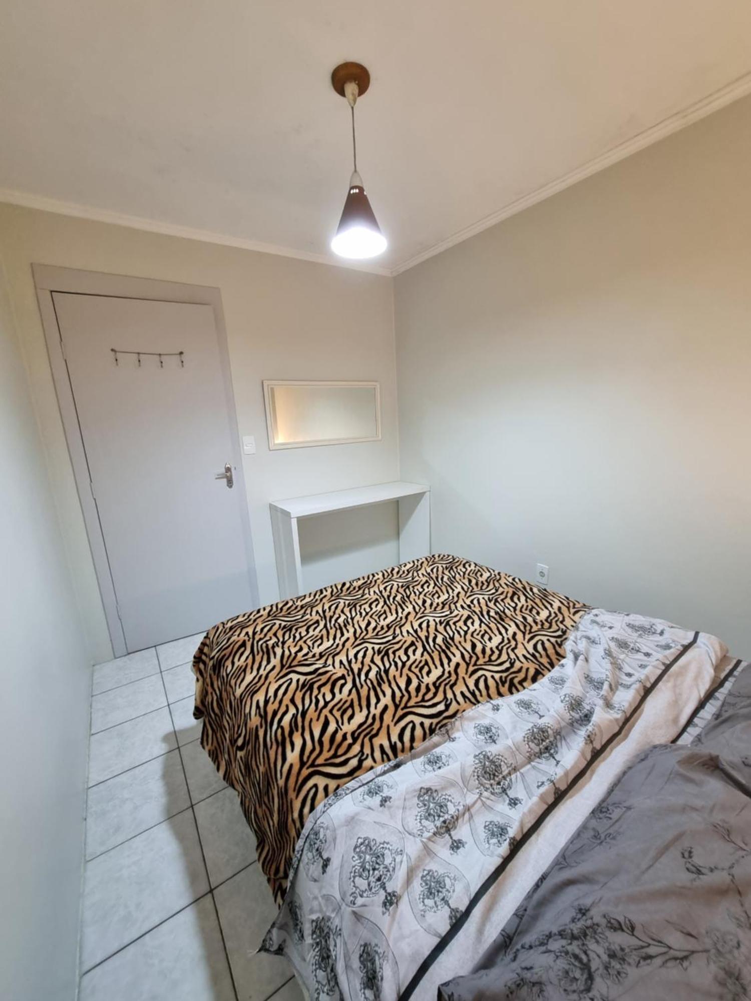 Apartamento Apto 2 Quartos, Cond Fechado, Com Vaga, 4º Andar Por Escadas Pelotas